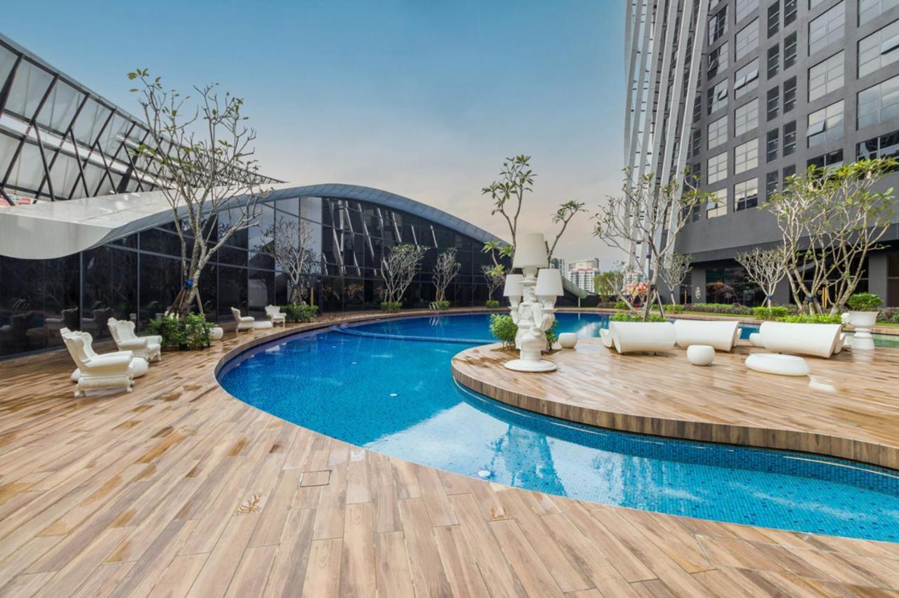 Arte Mont Kiara Aparthotel Kuala Lumpur Eksteriør bilde The swimming pool at the 50th floor