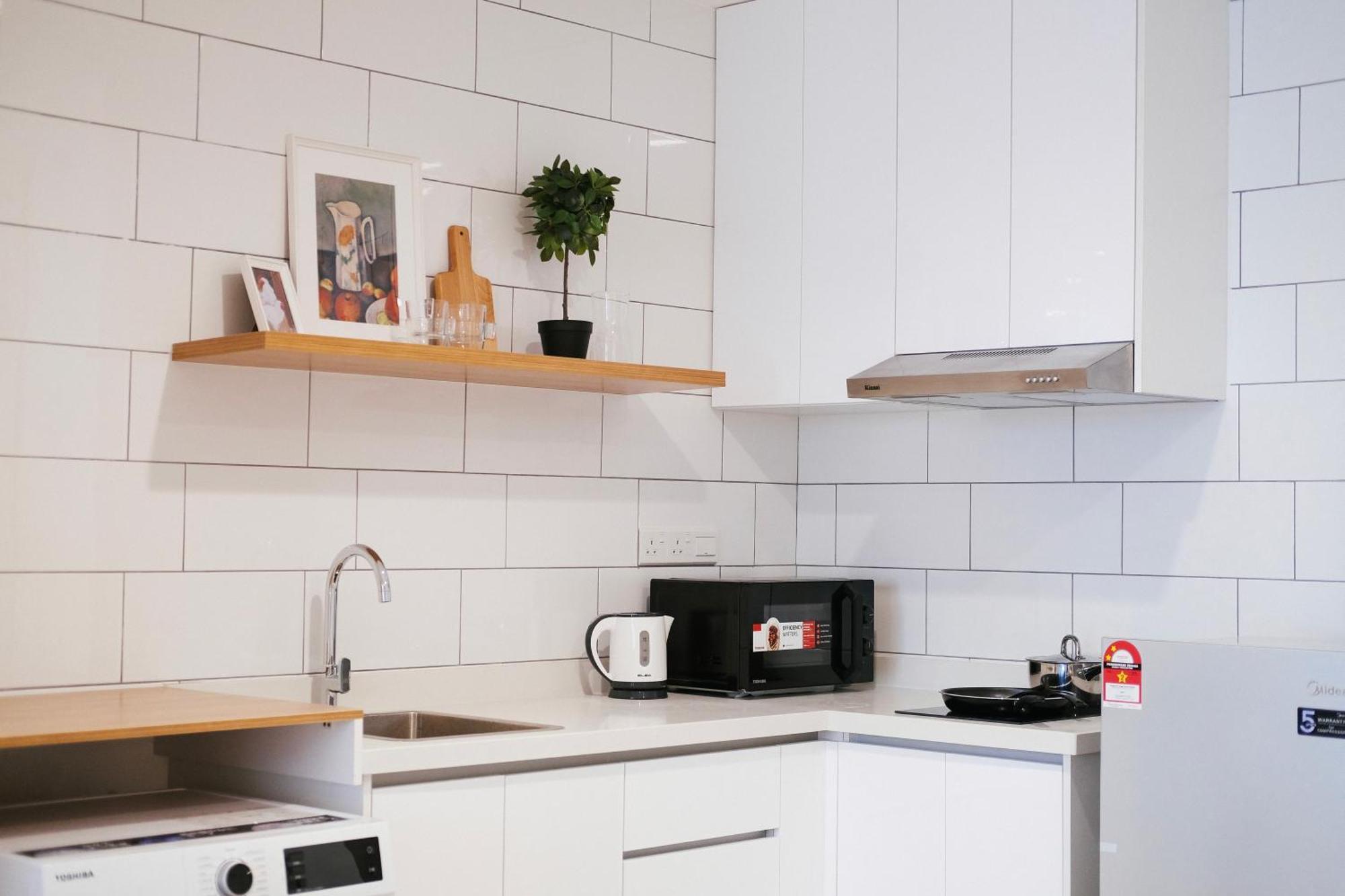 Arte Mont Kiara Aparthotel Kuala Lumpur Eksteriør bilde A microwave oven in a kitchen